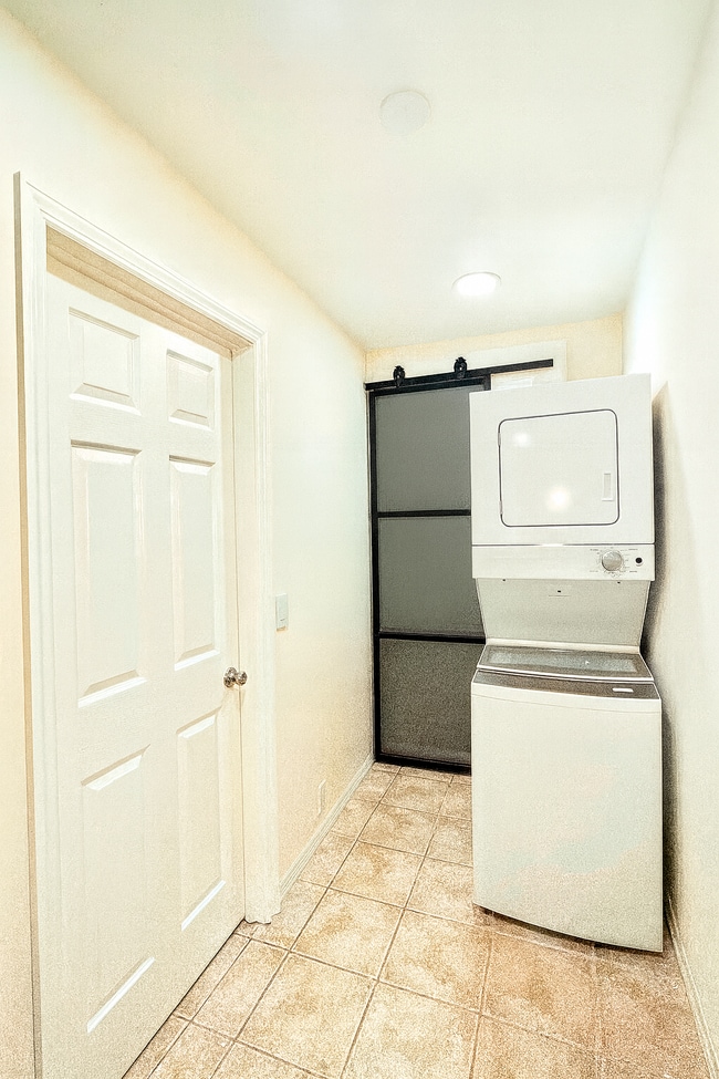 Washer/Dryer - 49 Maple St NE