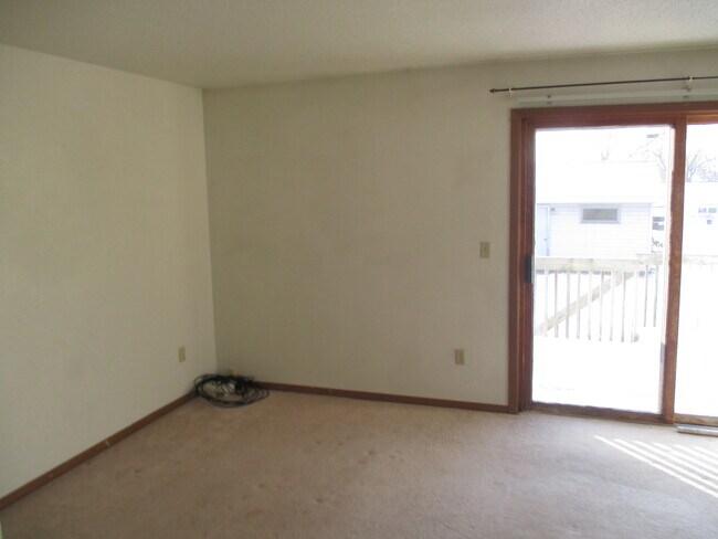 living room - 914 26th St S