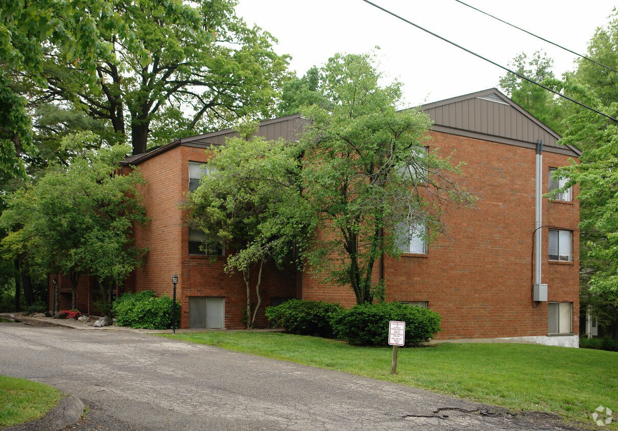 Primary Photo - 5 Short Hill Ln