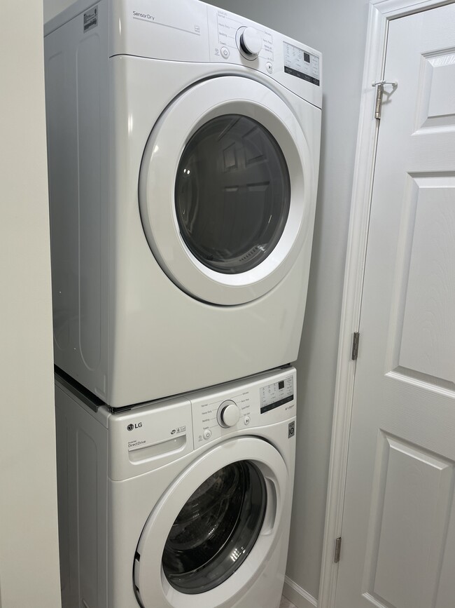 Washer and dryer in unit - 27665 Water St