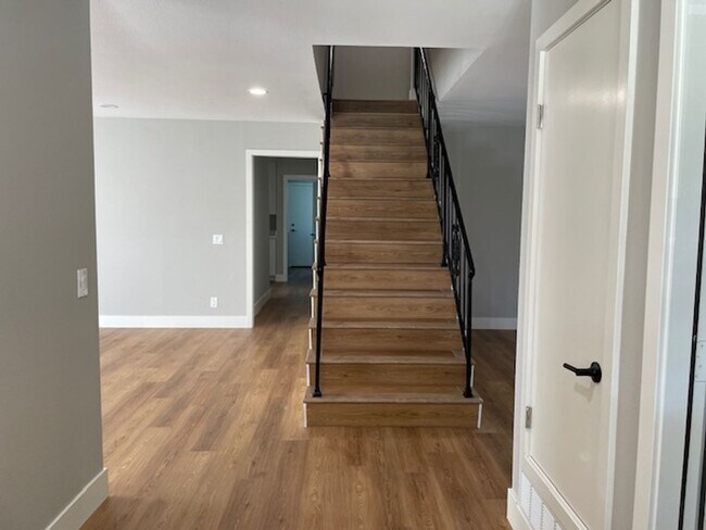 Building Photo - Remodeled Pool Home in Costa Mesa