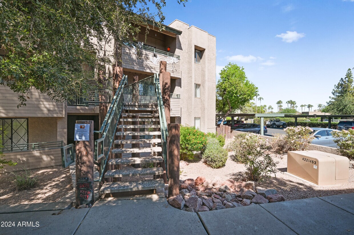 Primary Photo - 7777 E Main St