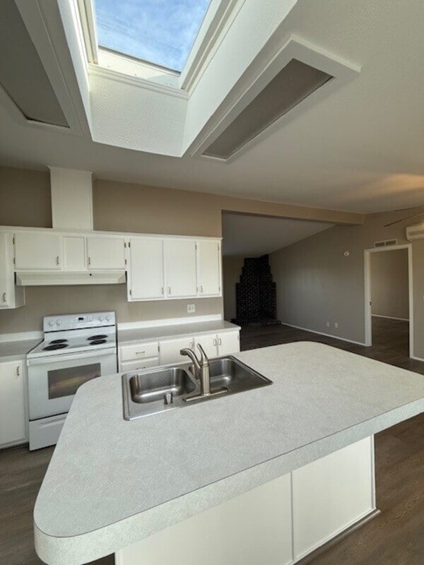 Building Photo - 5556 Rock Rd