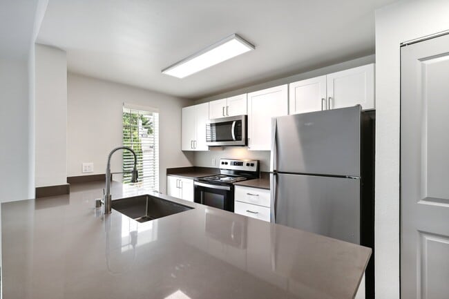 Building Photo - Charter Club Apartments