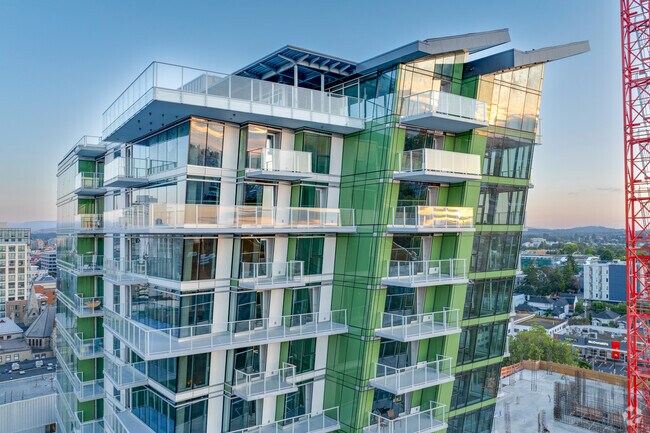 Photo du bâtiment - The Wedge Apartments