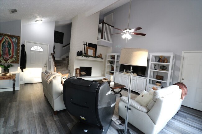 Foto del edificio - 25107 Spring Creek Dr