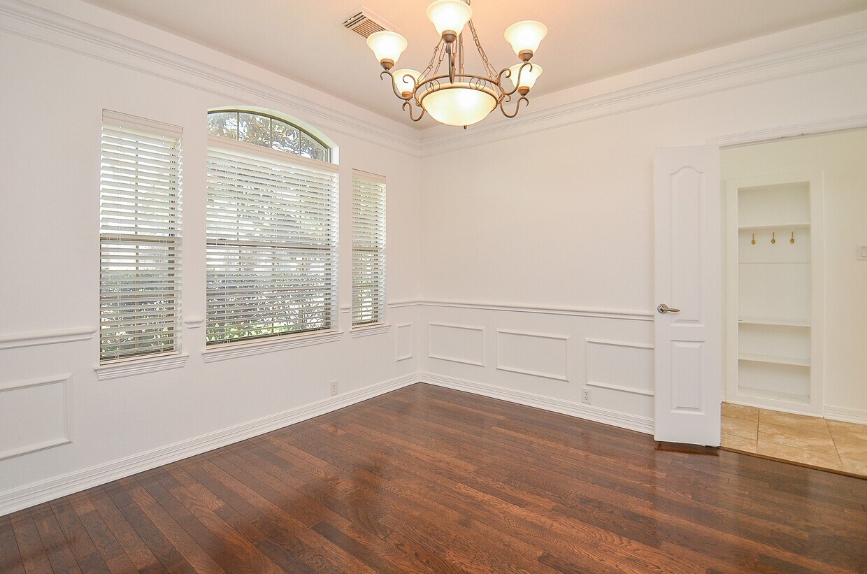 Foto principal - 5615 Bent Arbor Ln