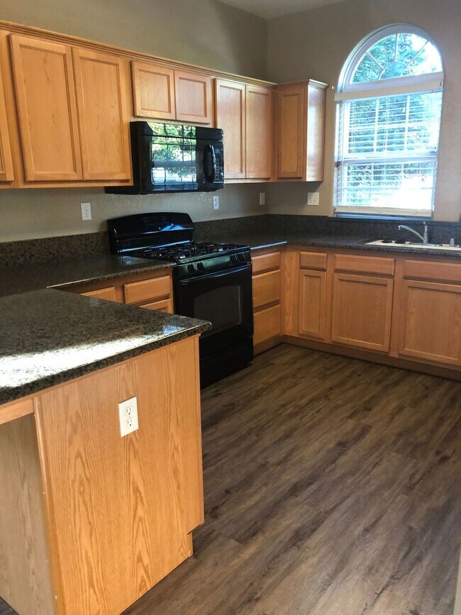 Foto del edificio - 1778 Rosa Ave