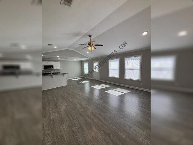 Foto del edificio - 14 Winchester Dr