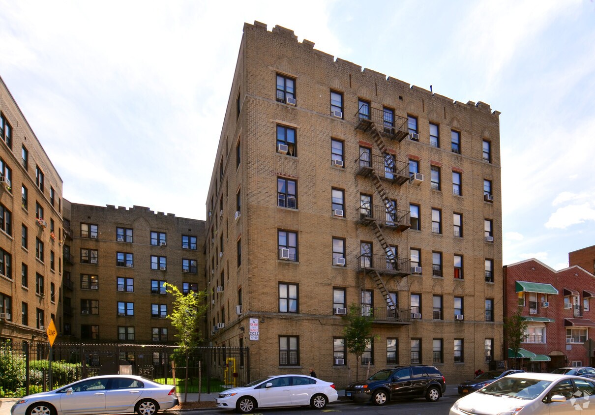 2022 2025 Benedict Avenue Apartments in Bronx, NY