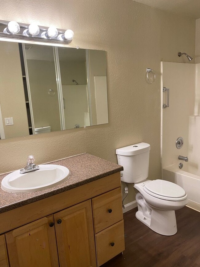 Foto del edificio - 4606 Neil Rd