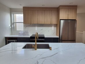 Building Photo - 723 38th Ave