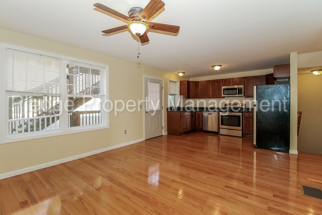 Foto del edificio - 205 River View Ln