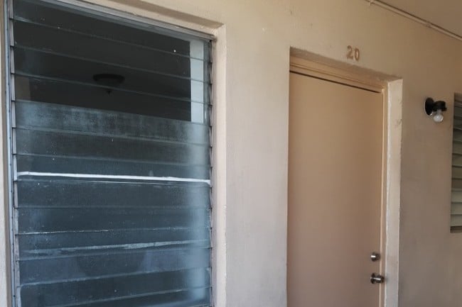 Building Photo - 965 W 29th St Building Photo - 965 W 29th St