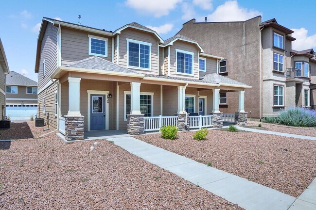 Foto del edificio - Modern Townhome with Central A/C, 2-Car Ga...