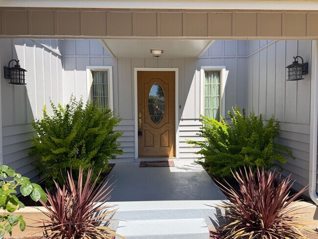 Foto del edificio - Large updated 4 bedroom, 2 bathroom home in Springfield!
