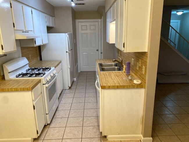 Building Photo - 6702 Deatonhill Dr