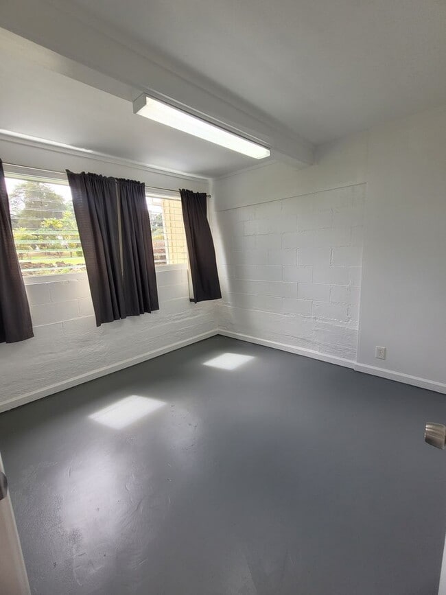 Building Photo - 525