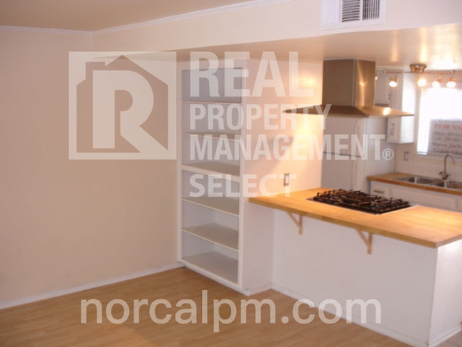 Building Photo - Charming 2 Bed 1.5 Bath In Sacramento