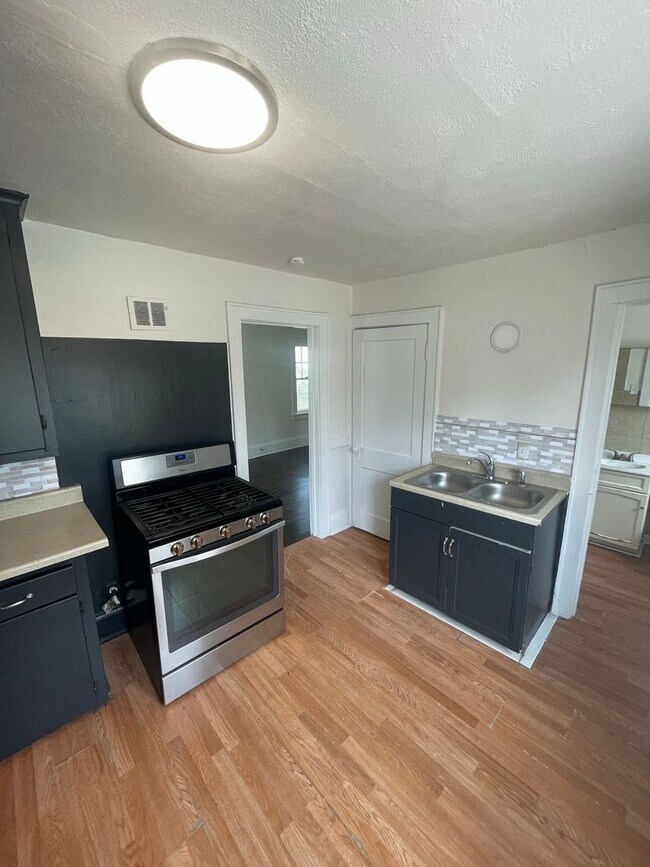 Foto del edificio - 2 Bedroom Single Family