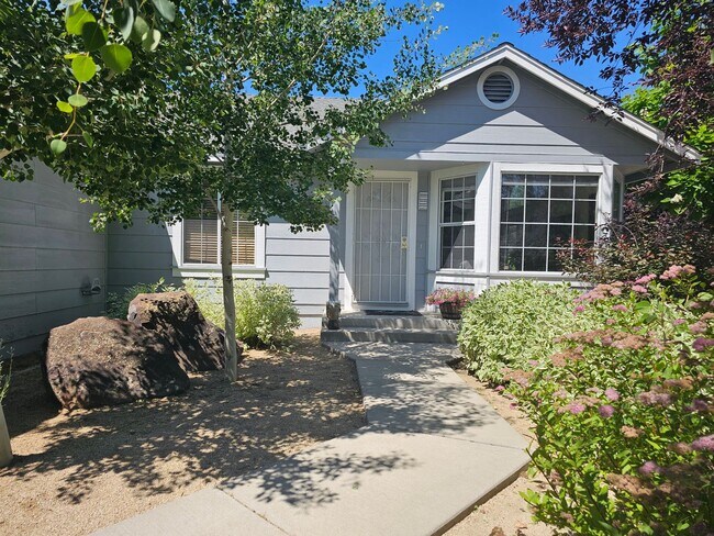 Foto del edificio - Southwest Reno Hidden Gem - Stunning Back ...