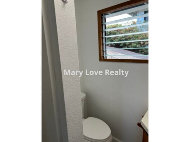 Building Photo - NEWLY RENOVATED STUDIO APARTMENT