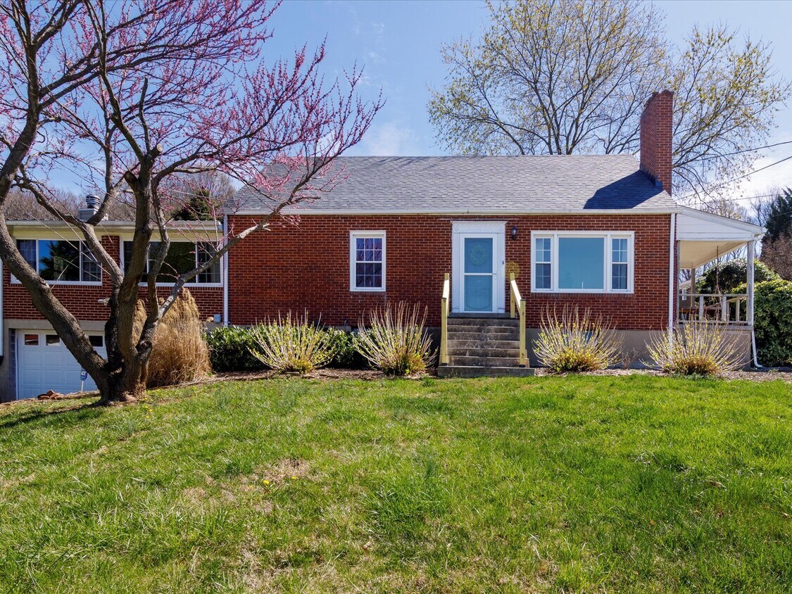 1505 Reynolds Rd SE, Roanoke, VA 24014 House Rental in Roanoke, VA