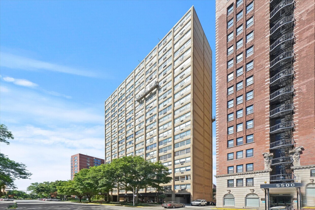 Foto principal - 5530 S Shore Dr
