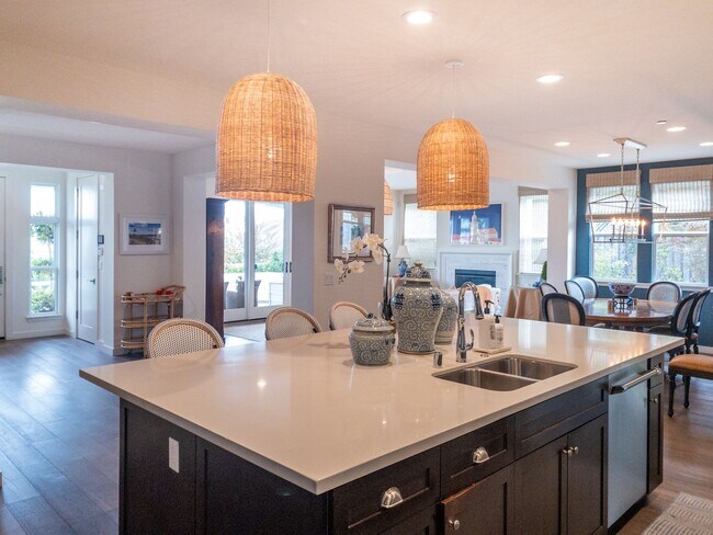 Foto del edificio - Updated 4BR/3.5BA Tiburon Home! 3,523sqft!...