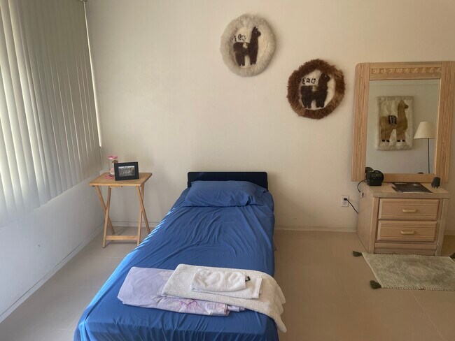 Building Photo - 351 E Thomas Rd