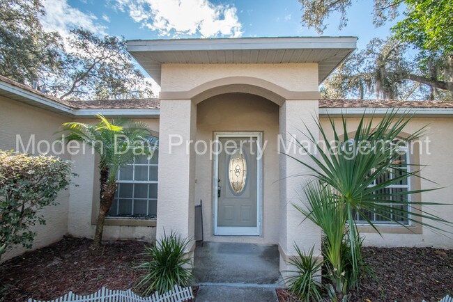 Building Photo - 3/2/2 FENCED YARD AND NEW CARPET!