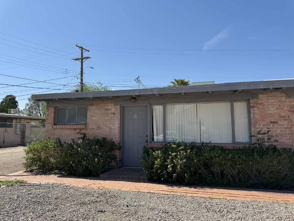 Primary Photo - 1 Bedroom with private yard
