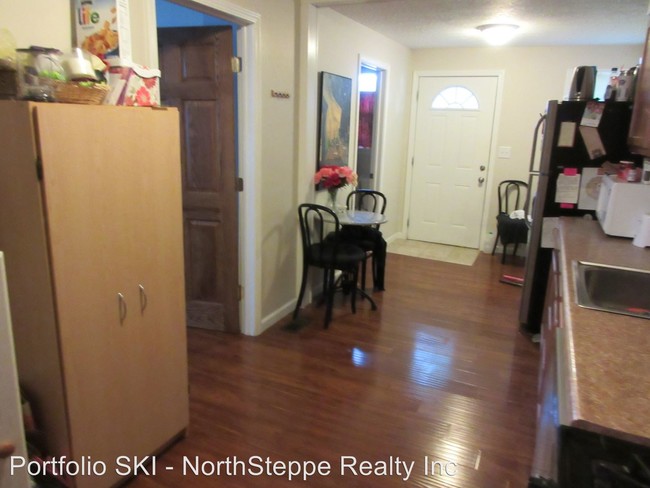 Building Photo - 3 br, 2 bath Apartment - 495 Chilcote