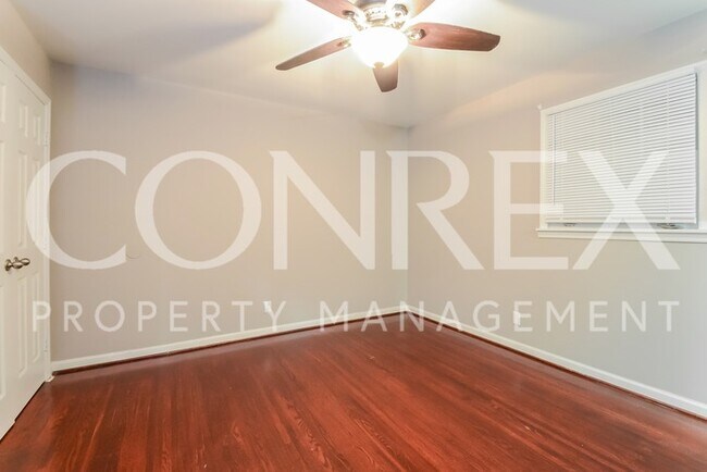 Building Photo - Massive 5 Bedroom Brick Home Available!