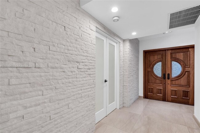 Foto del edificio - 141 Crandon Blvd