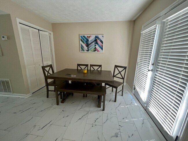 Foto del edificio - COZY HOME NEAR STONE MOUNTAIN PARK