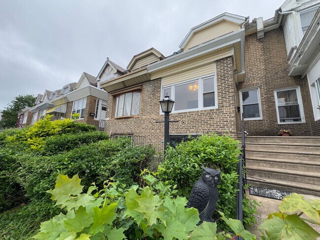 Foto del edificio - Spacious 4-Bed/2.5-Bath Townhome in Wynnef...