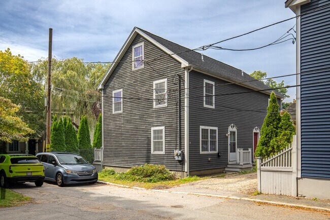 Foto del edificio - 12 Woodbury Ct