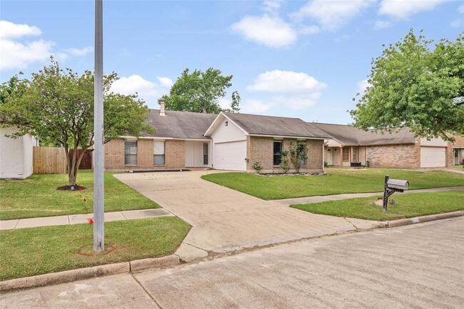 Foto del edificio - 6531 Vanlynn Ln