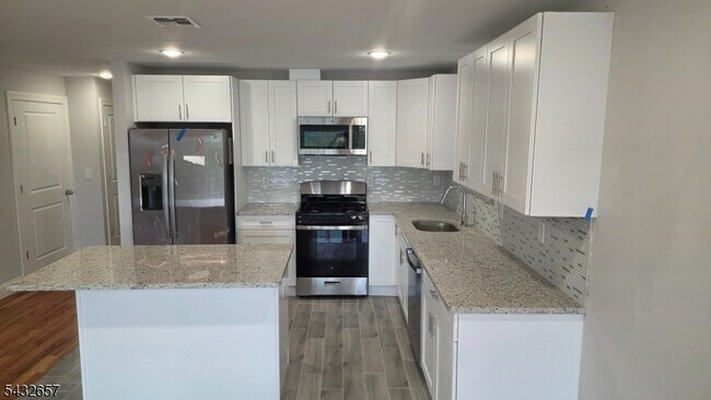 Foto del edificio - 465 Hawthorne Ave