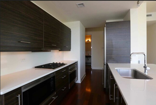 Building Photo - Heart of Wicker Park: CONDO-QUALITY 3-BED, 2-BATH | PETS OK | PARKING