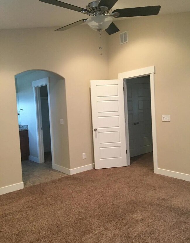 Foto del edificio - 6923 S Village River Ln