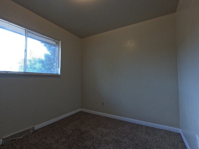 Building Photo - 2737 Leisure Dr