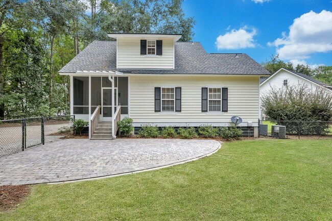 Building Photo - Cottage in Richmond Hill City Limits