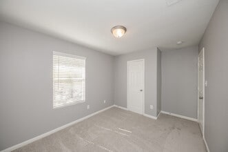 Building Photo - 1631 Dove Run