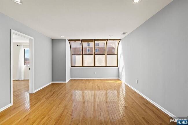 Foto del edificio - 319 Gorge Rd