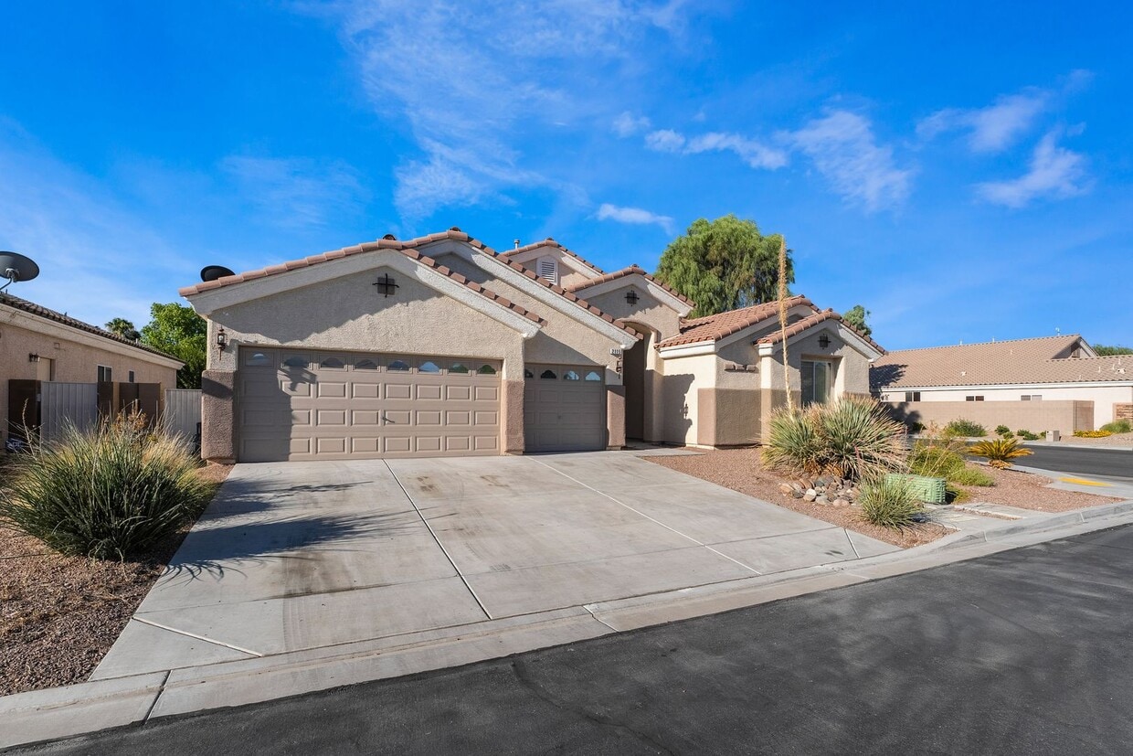 Foto principal - Charming Home with 2 Primary Bedrooms with...