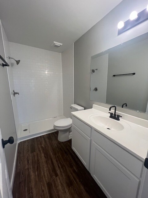 Apartamento renovado de 2 habitaciones y 2,5 baños - Richmond Apartments