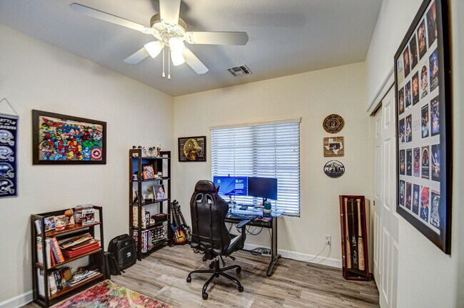 Building Photo - Del Rio Ranch Beauty
