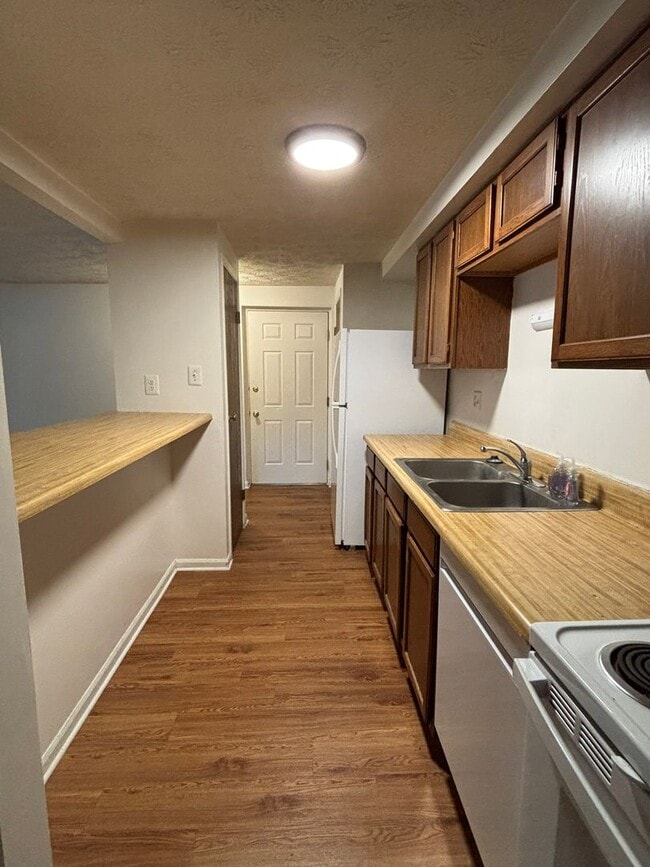 Building Photo - 2 bedroom condo coming Soon in Arnold